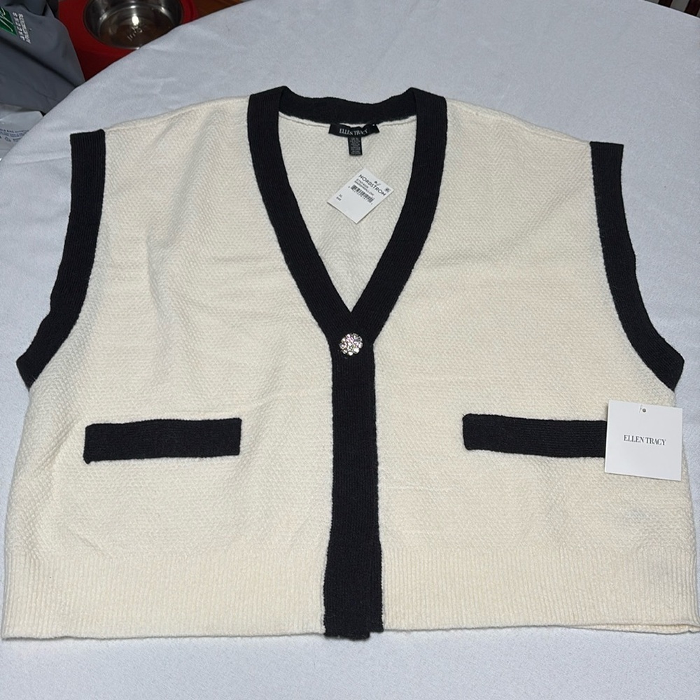 ELLEN TRACY Women’s Sweater Vest, NWT. Size XL.